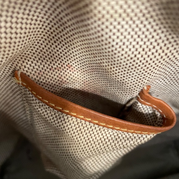 Fashionable Dooney & Bourke Tan Bucket Bag Great Condition - Picture 5 of 10